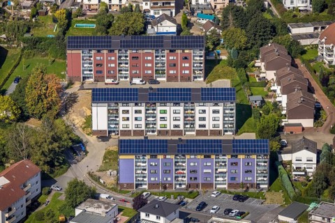 Aerial view, renovation of the apartment buildings on Hegelstraße with solar roof in the Loh