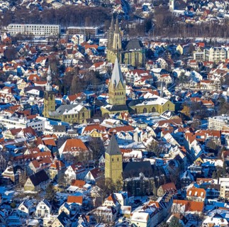 Aerial view, old town centre Soest, half-timbered houses, church St.. Petri (Alde Kerke), Church St