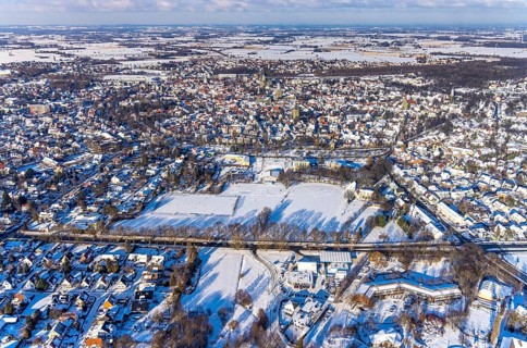 Aerial view, overview Soest, Jahn-Stadion, Freie Waldorfschule, snow-covered sports fields, winter,