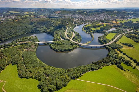 Aerial view, Biggesee, Obersee with bridge Landesstraße L512, bridge Bundesstraße B54, Olpe-Stadt,