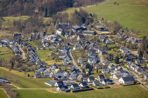 Aerial view, Hotel and Castle Gevelinghausen, St. Maria Magdalena Church, Gevelinghausen, Olsberg,