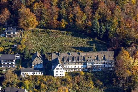 Aerial view, dilapidated old people's home St. Raphäl in Schützenstraße corner Unterm Hömberg in