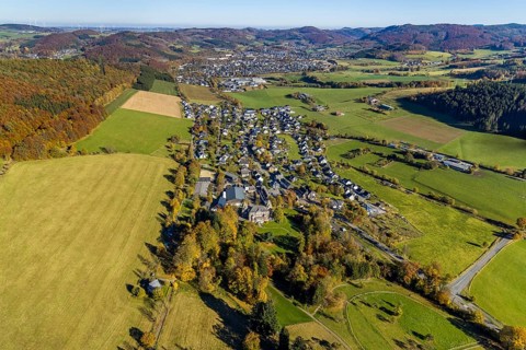 Aerial view, local view and Hotel Schloss Gevelinghausen in the district Gevelinghausen in Olsberg,