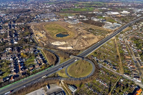Aerial view, Former racecourse becomes a residential neighbourhood, Project Living by the lake at