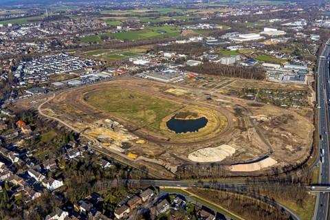 Aerial view, Former racecourse becomes a residential neighbourhood, Project Living by the lake at