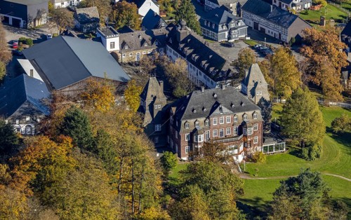 Aerial view, Hotel Schloss Gevelinghausen in the district of Gevelinghausen in Olsberg, Sauerland,