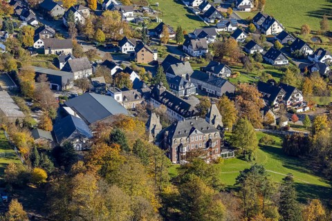 Aerial view, Hotel Schloss Gevelinghausen in the district of Gevelinghausen in Olsberg, Sauerland,