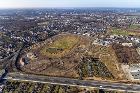 Aerial view, Former racecourse becomes a residential neighbourhood, Project Living by the lake at