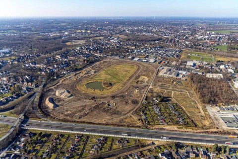Aerial view, Former racecourse becomes a residential neighbourhood, Project Living by the lake at