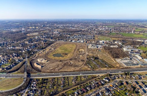 Aerial view, Former racecourse becomes a residential neighbourhood, Project Living by the lake at