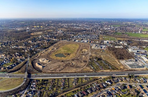 Aerial view, Former racecourse becomes a residential neighbourhood, Project Living by the lake at