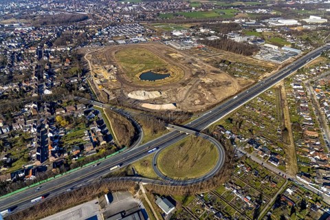 Aerial view, Former racecourse becomes a residential neighbourhood, Project Living by the lake at