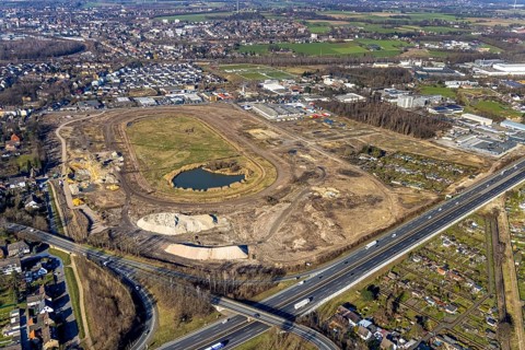 Aerial view, Former racecourse becomes a residential neighbourhood, Project Living by the lake at