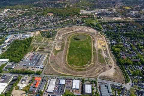 Aerial view of the former trotting track in the Hillerheide district, ISEK project Wohnen am