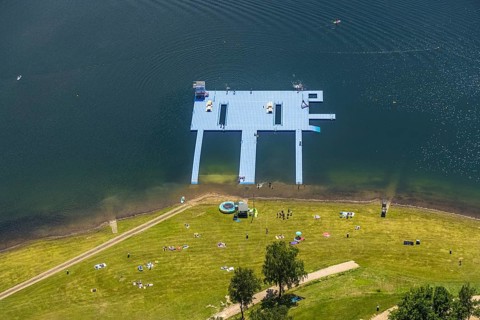 Aerial view, Biggesee, Camping Biggesee - Vier Jahreszeiten, bathers on pontoon, Sondern, Olpe,