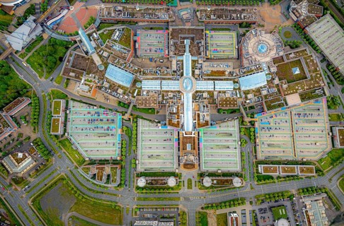 Aerial view, Centro Oberhausen, vertical shot, corona-related empty parking spaces, gasometer,