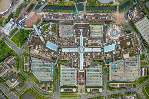 Aerial view, Centro Oberhausen, vertical shot, corona-related empty parking spaces, gasometer,