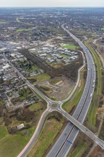 Aerial view, roundabout Weißensteinstraße at the motorway A3, Schwarze Heide, Oberhausen, Ruhr