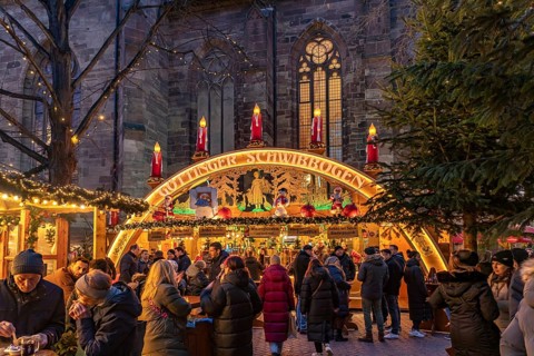 Candle arch at the Göttingen Christmas market at dusk, Göttingen, Lower Saxony, Germany