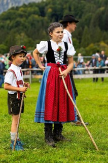 Cattle drive, cattle drive, domestic cattle (Bovidae), shepherdess, children, lederhosen, dirndl,