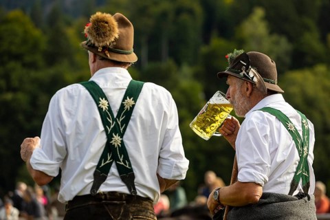 Cattle drive, herdsmen drinking beer, portrait, felt hat, chamois beard, traditional traditional