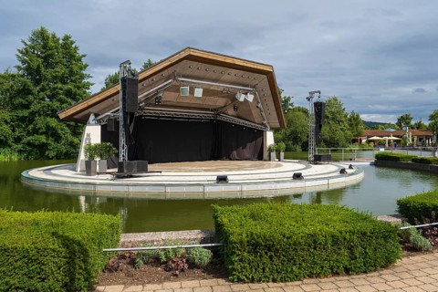 Lake stage in the spa gardens, Bad Staffelstein, Upper Franconia, Franconia, Bavaria, Germany