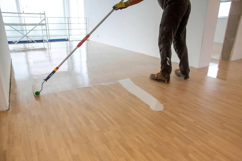Professional sealing of a new parquet floor with lacquer