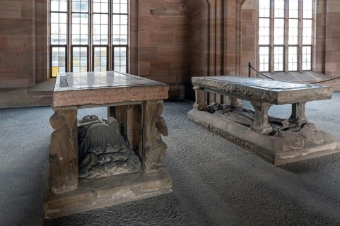 Table tombs, the founders of the Heilig Geist Hospital, Konrad Groß and Herdegen Valzner, are