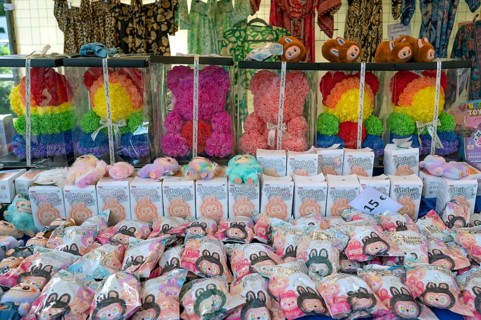 Sales stand with clothing and souvenirs, at the Nuremberg City Festival, Nuremberg Middle