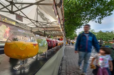 Large glasses filled with punch, market stall at the city festival, Nuremberg, Middle Franconia,
