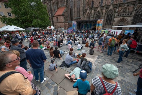 Annual Bard Meeting, here musicians in front of St Sebald's Church, Nuremberg, Middle Franconia,