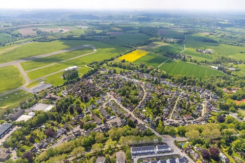 Aerial photo, airport Essen/Mülheim, airport settlement Mülheim, Holthausen - south-east, Mülheim
