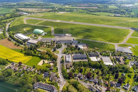 Aerial photo, Essen/Mülheim Airport, FFL Technical College for Aircraft Pilots, Corona Drive-In