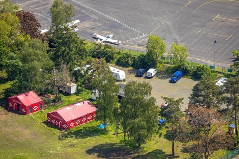 Aerial photo, airport Essen/Mülheim, puppet theatre tents, Holthausen - south-east, Mülheim an der