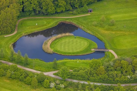Aerial view, golf course golf club Mülheim an der Ruhr, golf course in the pond, Saarn - Süd,