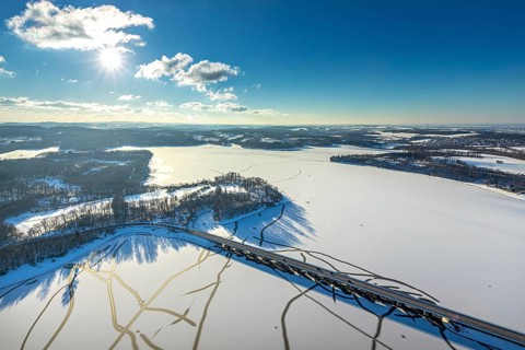 Aerial view, Möhnesee and Delecker Brücke, Delecke, Möhnesee, Sauerland, North Rhine-Westphalia,