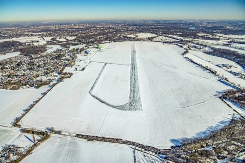 Aerial photo, Airport Essen / Mülheim in winter, Menden and Ickten, Mülheim an der Ruhr, Ruhr area,