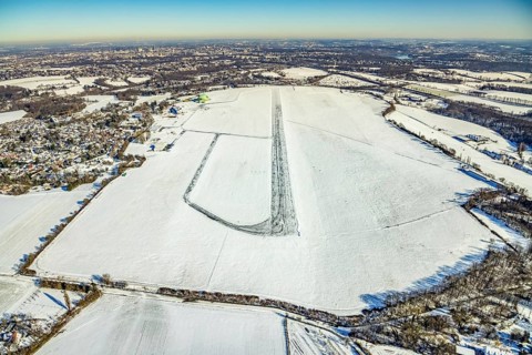 Aerial photo, Airport Essen / Mülheim in winter, Menden and Ickten, Mülheim an der Ruhr, Ruhr area,