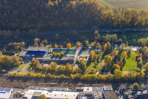 Aerial view, indoor and outdoor swimming pool Meschede in Meschede-Stadt in Meschede, Sauerland,