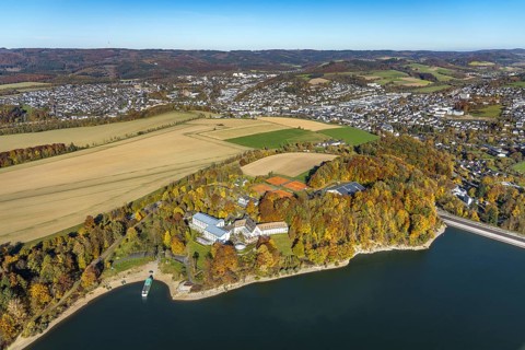 Aerial view, Welcome Hotel Meschede am Hennesee in the district Berghausen in Meschede, Sauerland,