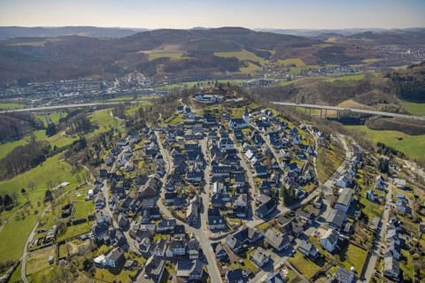 Aerial view, View of Eversberg, Ruins of Eversberg Castle, Schlossberghalle Eversberg, St