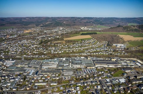 Aerial view, commercial area Fritz-Honsel.Straße, residential area Hünenburgstraße, Meschede-Stadt,