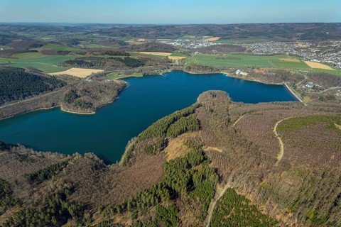 Aerial view, Hennesee, Hennetalsperre, Hennesee dam, Berghausen, Meschede, Sauerland, North