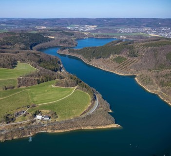 Aerial view, Hennesee, Hennetalsperre, Berghausen, Meschede, Sauerland, North Rhine-Westphalia,