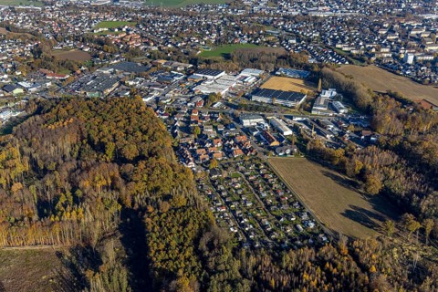 Aerial view, allotment garden site Menden Platte Heide and commercial area Holzener Straße in the