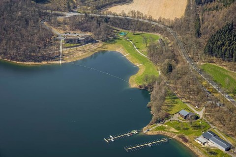 Aerial view, Berghauser Bucht - Badestrand am Hennesee, Berghausen, Meschede, Sauerland, North