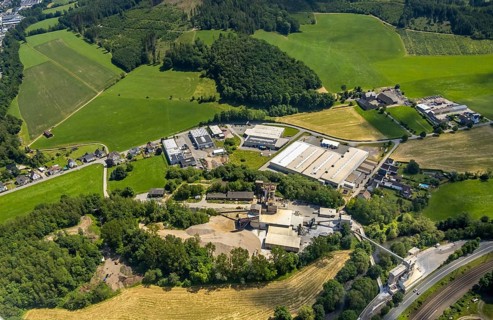Aerial view, industrial estate Thetener Straße, kiln plant Rheinkalk Lhoist Grevenbrück quarry,