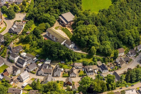 Aerial view, primary school Am Kreuzberg, Kirchhundem, Sauerland, North Rhine-Westphalia, Germany,