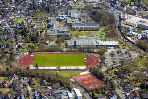 Aerial view, school centre with stadium Stählerwiese, kindergarten Hessengarten,