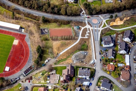 Aerial view, roundabout and construction site Hessengarten corner Zum Erbstollen, new construction
